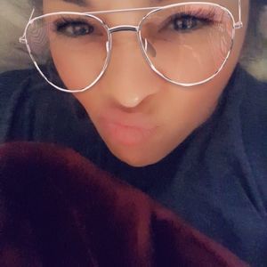 Meet your Posher, Luz